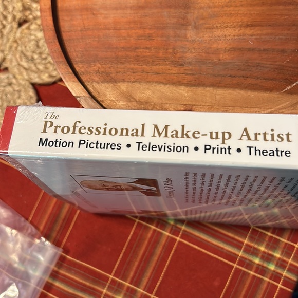 Makeup Book The Professional Make-Up Artist Volume II New Sealed In Plastic - Picture 3 of 4